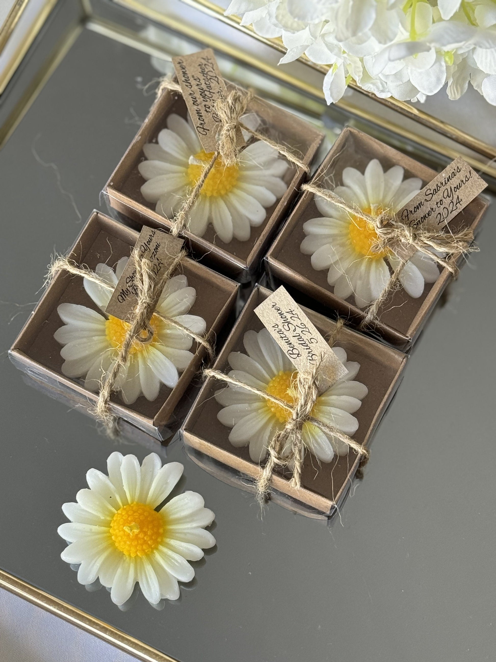 daisy candle gifts