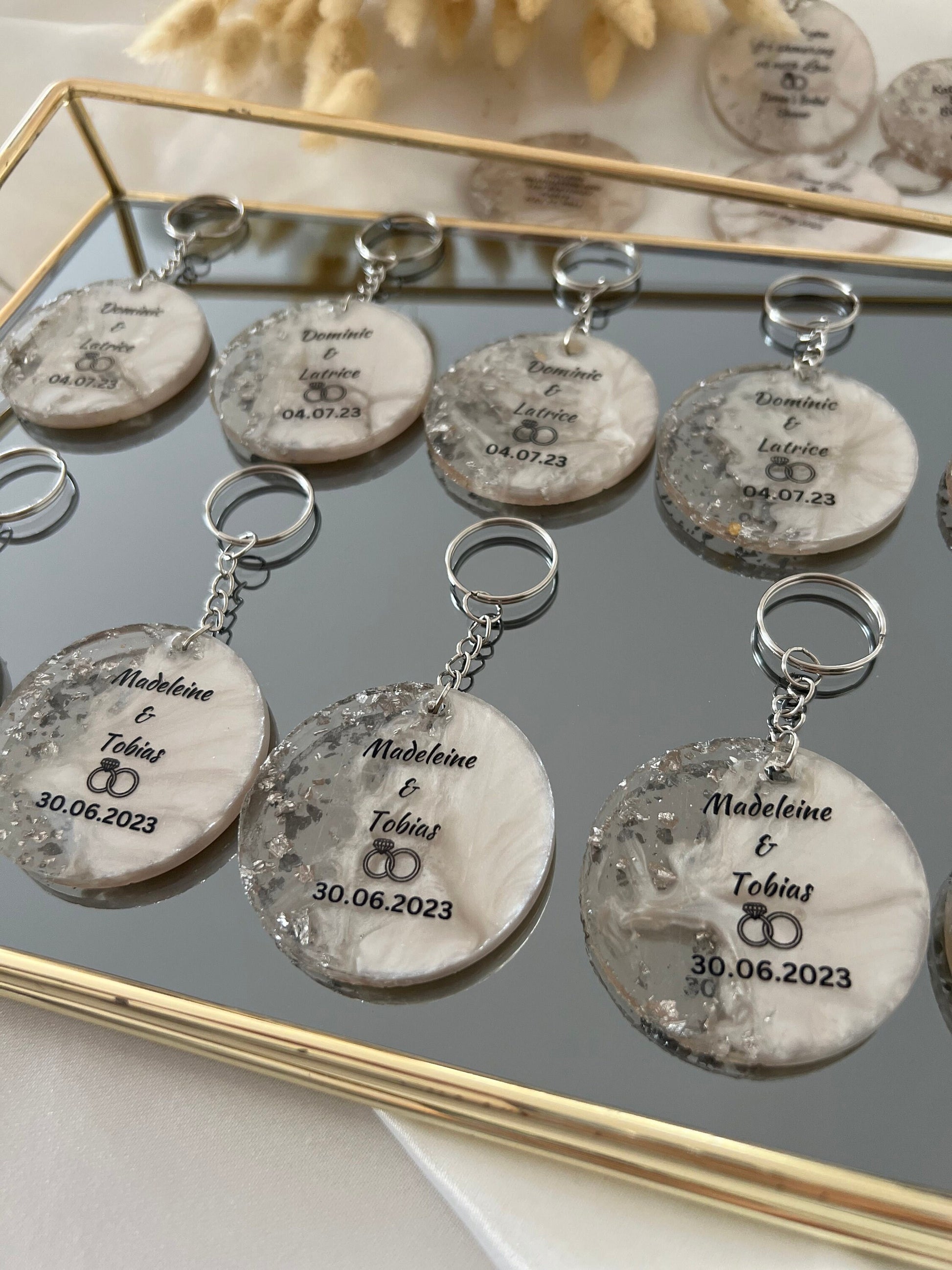 Silver wedding keychain favors | Baby shower keychain favors | Wedding gifts in bulk | Baby shower gifts for guests | Party shower favors